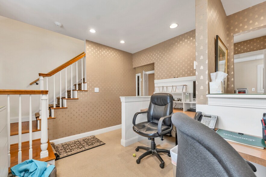 More Photos Of 205 Chelmsford St, Chelmsford Office Residential For Sale