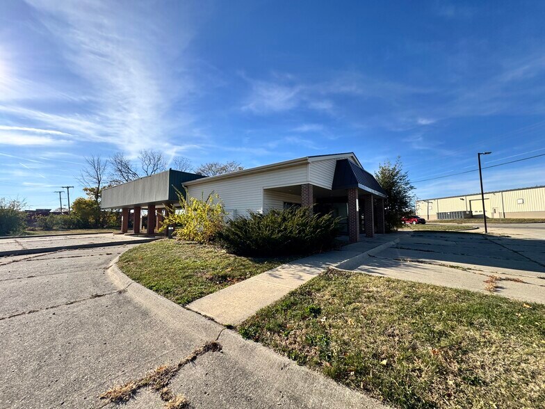 More Photos Of 525 E Hartman Rd, Anderson Medical For Sale