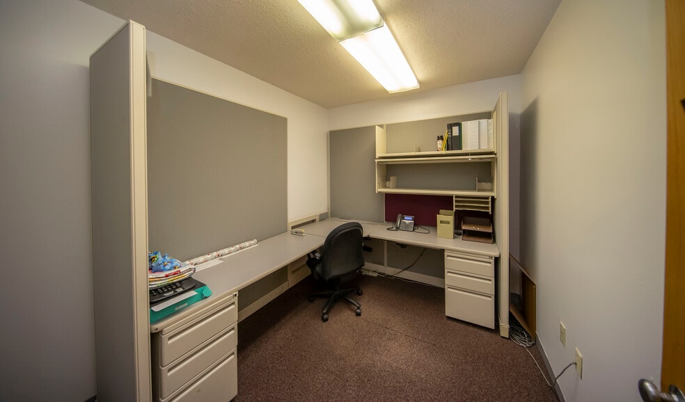 More Photos Of 337 Brady Ave, Caspian Office For Sale
