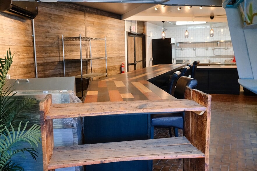 More Photos Of 5804 54th Ave N, Kenneth City Restaurant For Lease