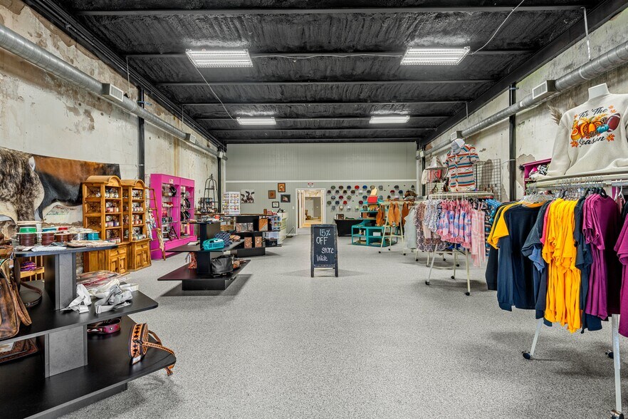 More Photos Of 219 Ave C, Rosebud General Retail For Sale