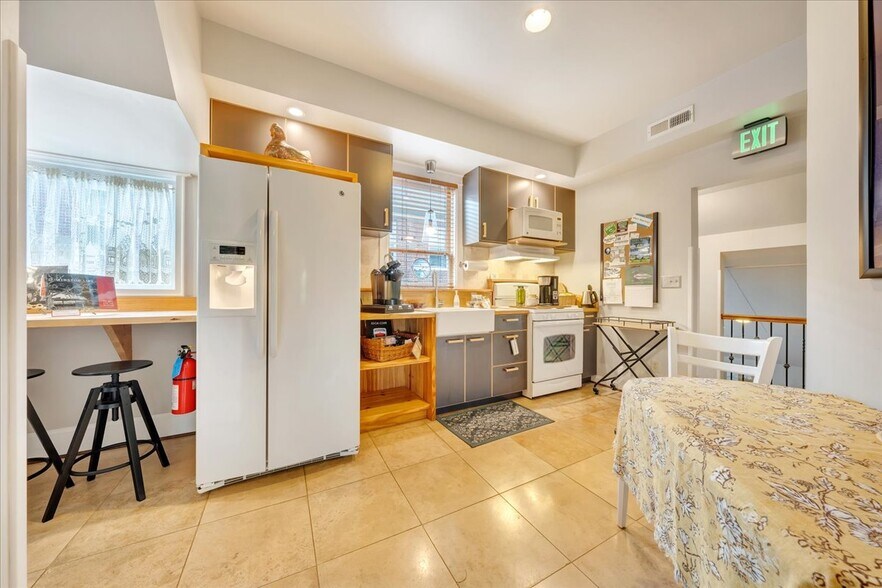 More Photos Of 1526 Franklin Rd SW, Roanoke Hospitality For Sale