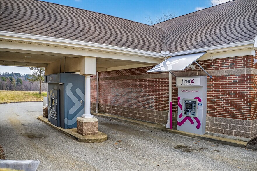 More Photos Of 60-62 Hyde Ave, Vernon Storefront Retail Office For Sale