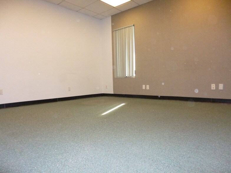 More Photos Of 258 E Meadow Ave, East Meadow Office For Sale