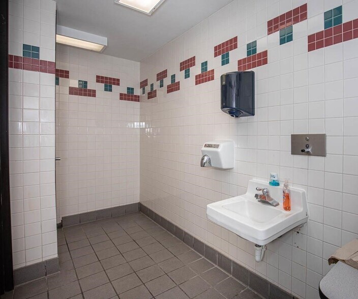 More Photos Of 1630 Commercial St, Warsaw Restaurant For Sale