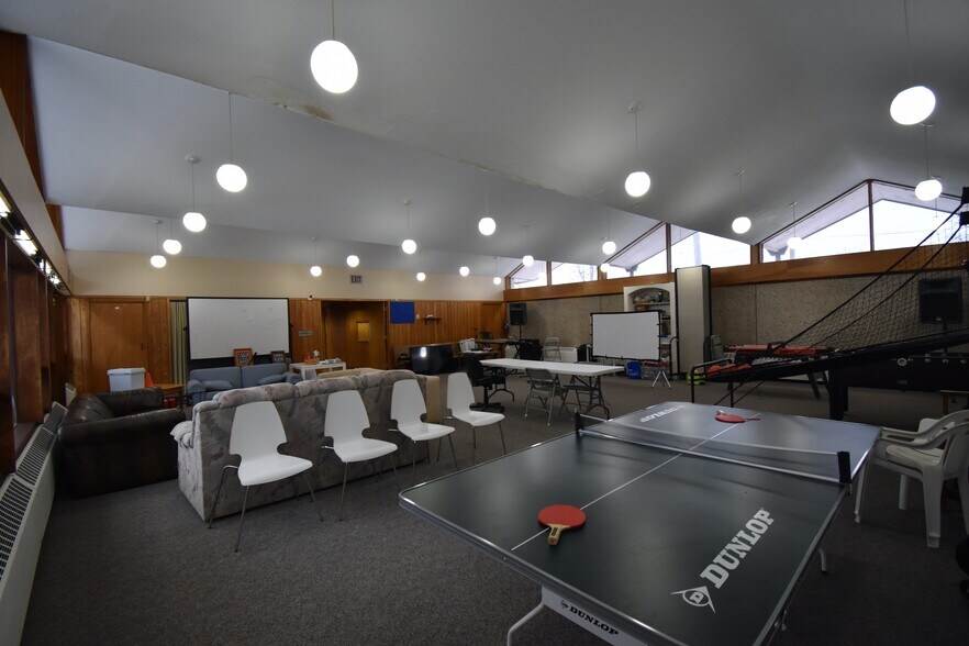 More Photos Of 2905 S Commerce Rd, Wolverine Lake Religious Facility For Lease