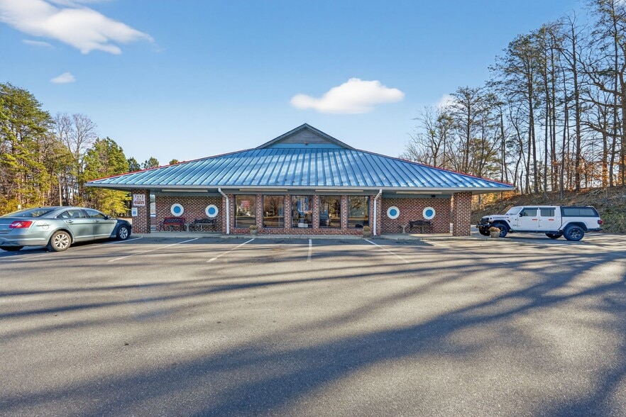 More Photos Of 2200 N Fayetteville St, Asheboro Restaurant For Lease