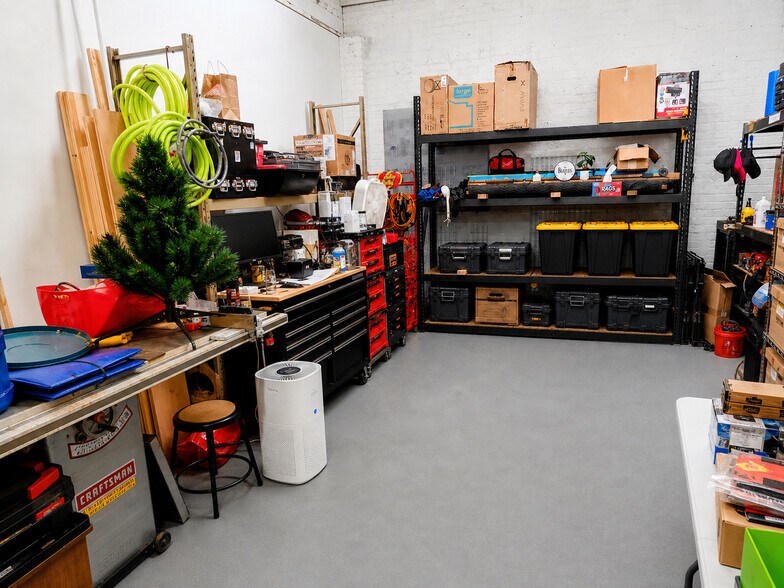 More Photos Of 4519-4529 W Haddon Ave, Chicago Warehouse For Lease