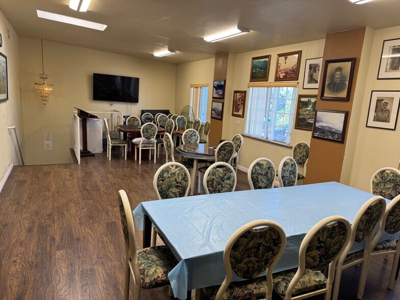 More Photos Of 18407 Sherman Way, Reseda Office For Sale