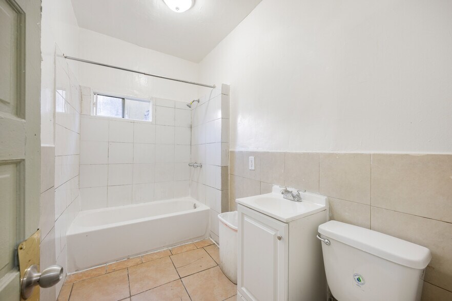 More Photos Of 521 S Union Ave, Los Angeles Apartments For Sale