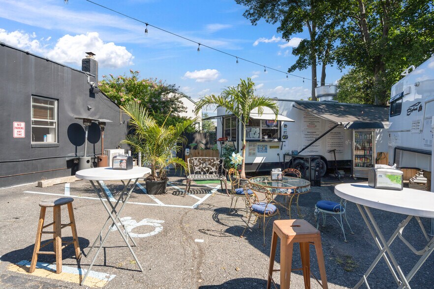 More Photos Of 20 Ackerson St, Bay Shore Freestanding For Sale