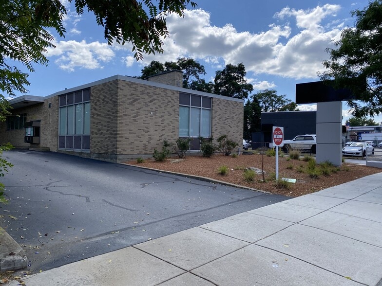 More Photos Of 655 Park Ave, Worcester Bank For Sale