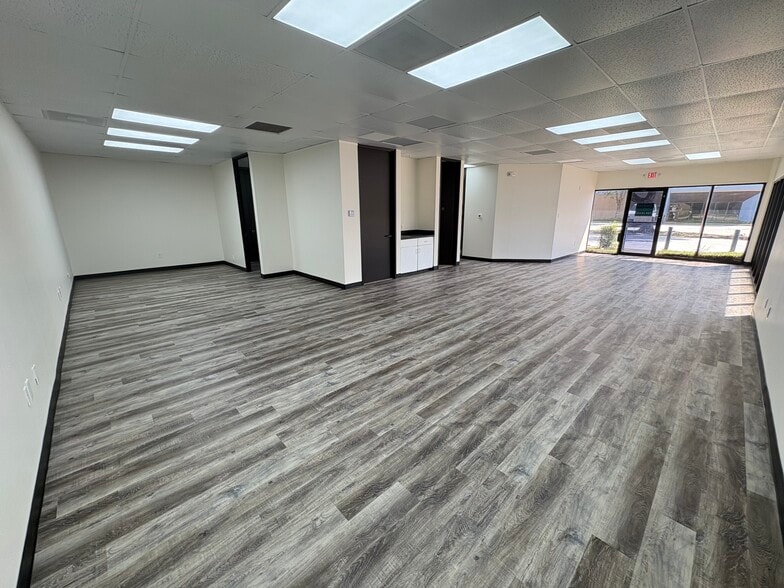 More Photos Of 4400 S Wayside Dr, Houston Unknown For Lease