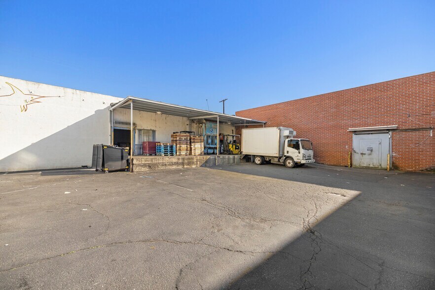 More Photos Of 410-414 Towne Ave, Los Angeles Warehouse For Sale