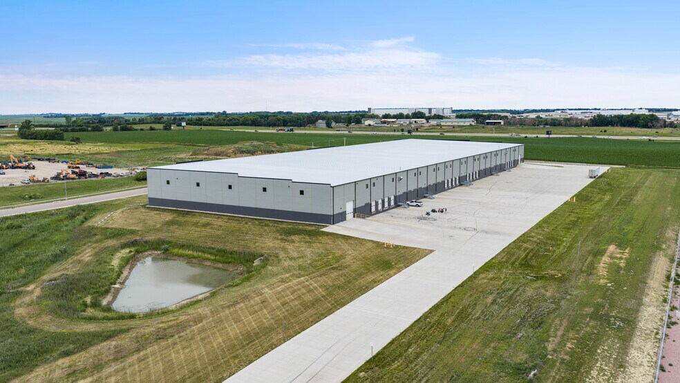 More Photos Of 5400 Career Ave, Sioux Falls Distribution For Sale