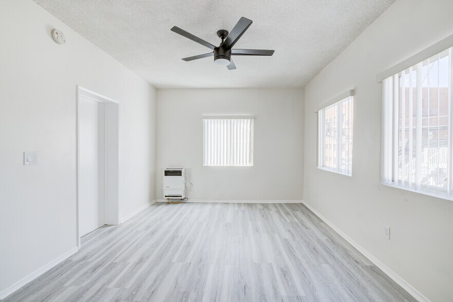 More Photos Of 19 Wavecrest Ave, Venice Apartments For Sale