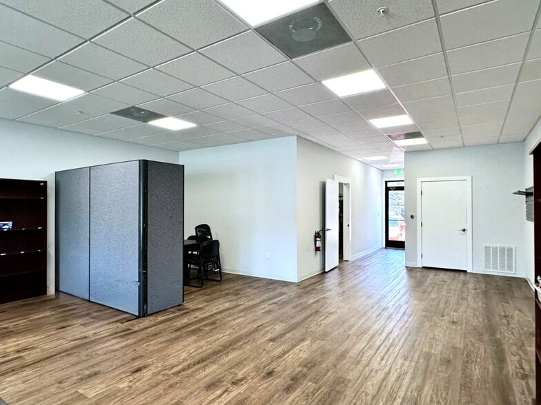 More Photos Of 605-701 E University Ave, Georgetown Storefront Retail Office For Sale