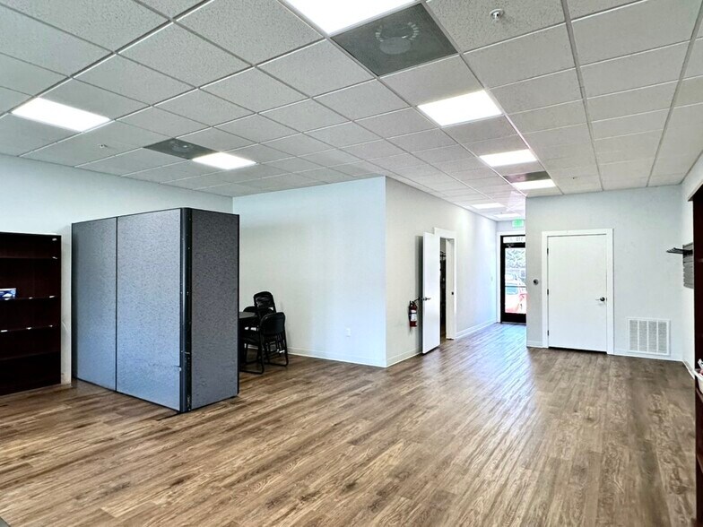 More Photos Of 609 E University Ave, Georgetown Storefront Retail Office For Sale