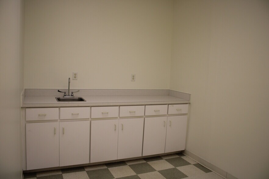 More Photos Of 3311-3345 Medical Hill Rd, Sebring Medical For Lease