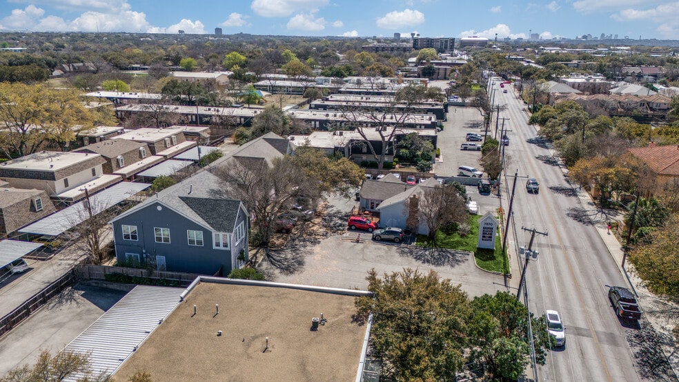 More Photos Of 7870 Broadway, San Antonio Medical For Sale
