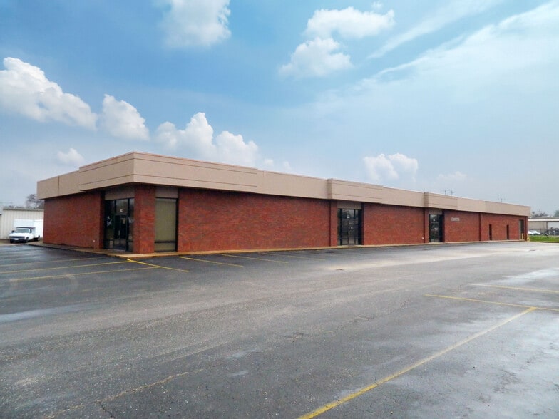Primary Photo Of 882-886 Plantation Way, Montgomery Light Manufacturing For Sale