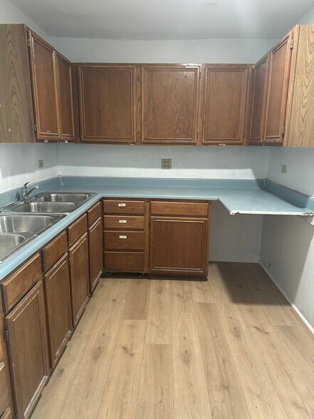 More Photos Of 1420 S Ellison Dr, San Antonio Medical For Lease