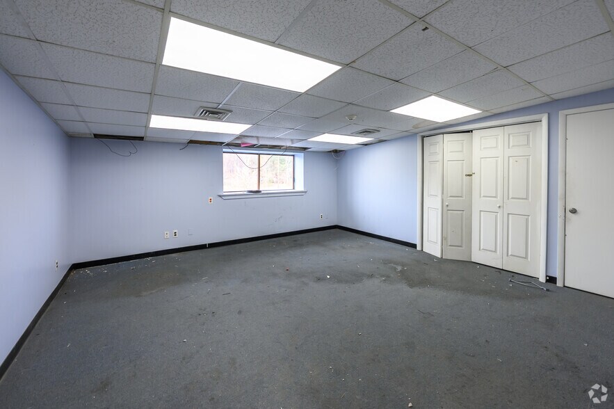 More Photos Of 334 County Route 49, Middletown Warehouse For Lease