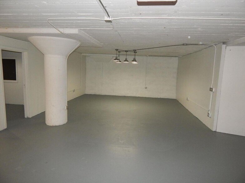 More Photos Of 327 S Fir St, Medford Warehouse For Sale