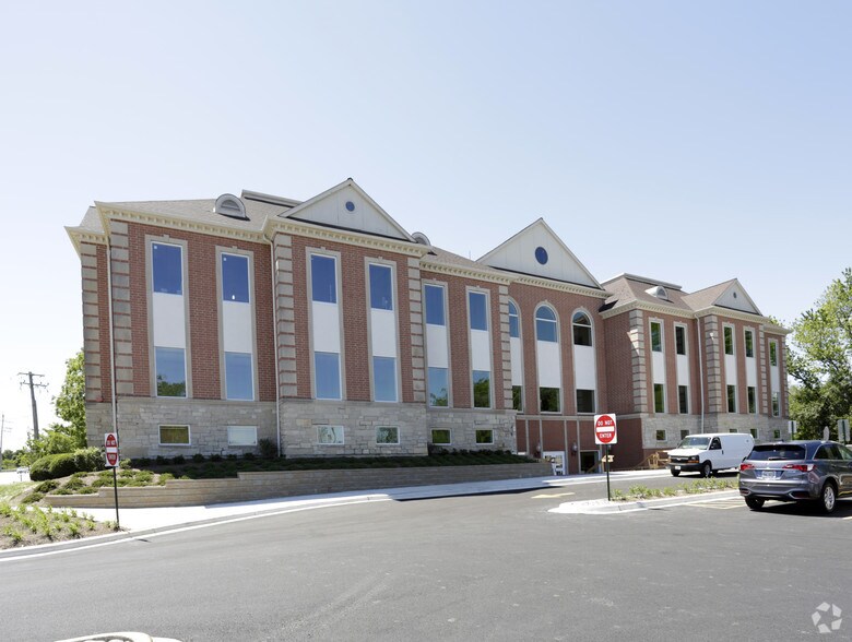 More Photos Of 1111 E Warrenville Rd, Naperville Office For Lease