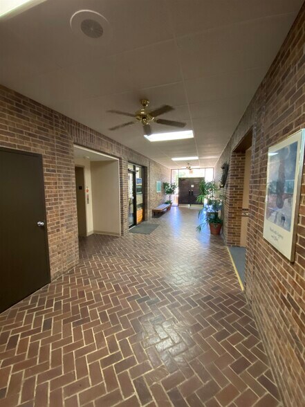 More Photos Of 124 W 46th St, Kearney Office For Sale