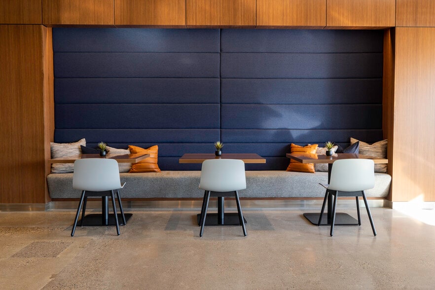 More Photos Of 1550 American Blvd E, Bloomington Office For Lease