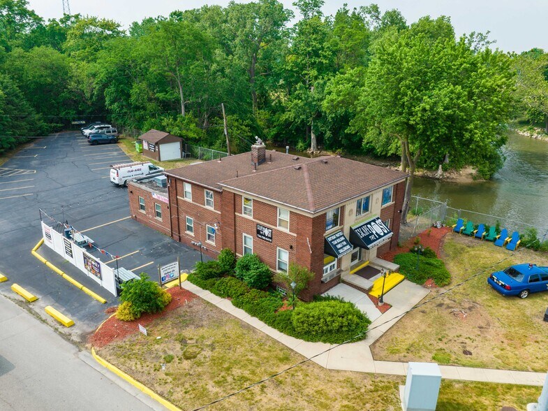 More Photos Of 15005 Telegraph Rd, Flat Rock Office For Sale