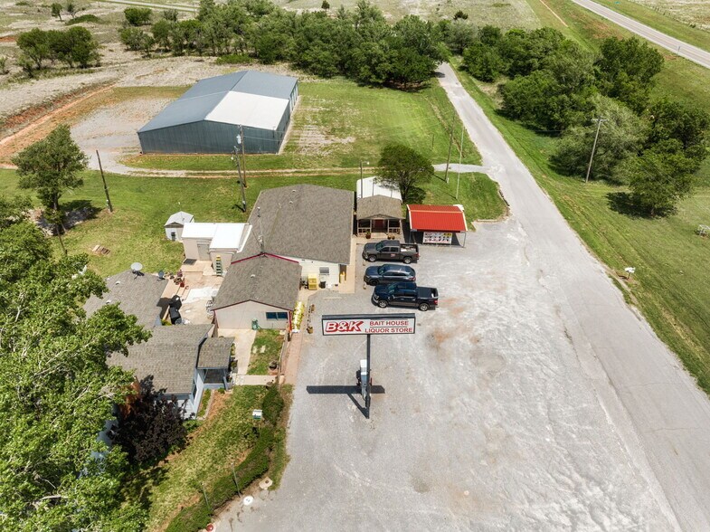 More Photos Of 10277 N 2130 Rd, Foss Convenience Store For Sale