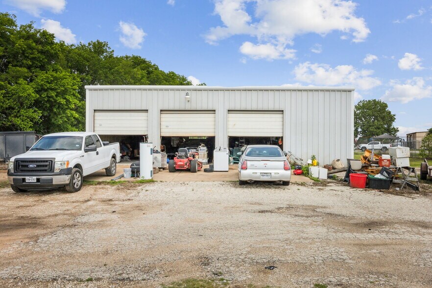 More Photos Of 449 National Dr, Rockwall Warehouse For Sale