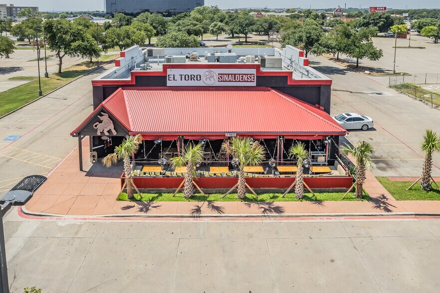 More Photos Of 10300 W Technology Blvd, Dallas Restaurant For Sale