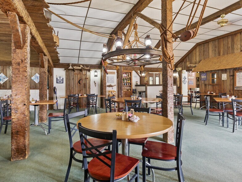 More Photos Of 301 Ellis St, Kewaunee Restaurant For Sale