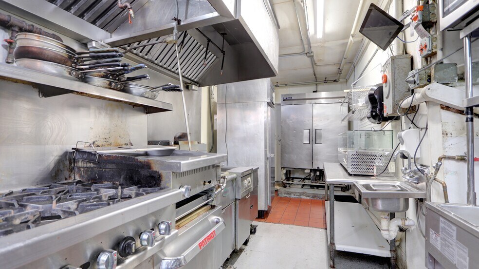 More Photos Of 369 Waterloo Geneva Rd, Waterloo Town Restaurant For Sale