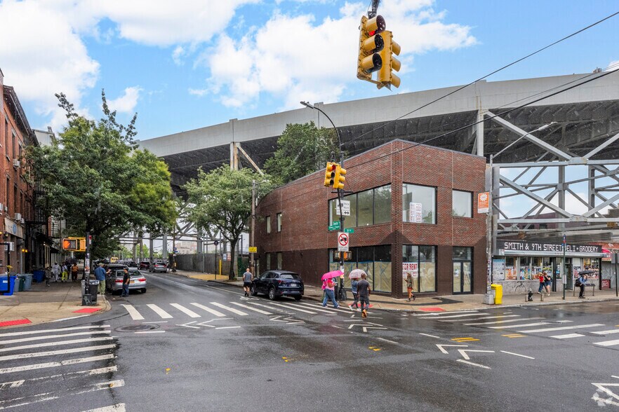More Photos Of 501 Smith St, Brooklyn Bank For Lease