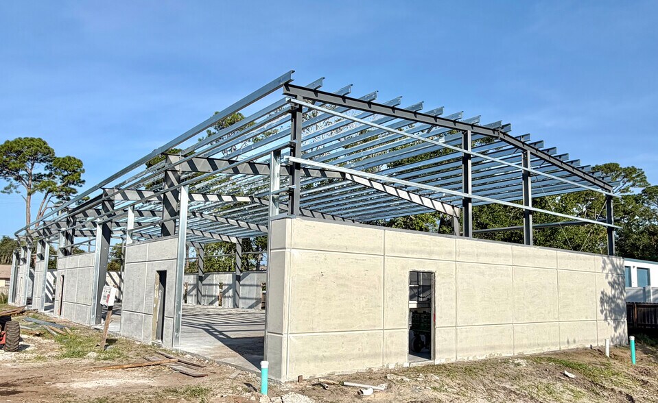 Primary Photo Of 2725 Hibiscus Dr, Edgewater Warehouse For Lease