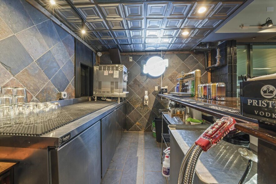 More Photos Of 51 S Pearl St, Albany Sports And Entertainment For Sale