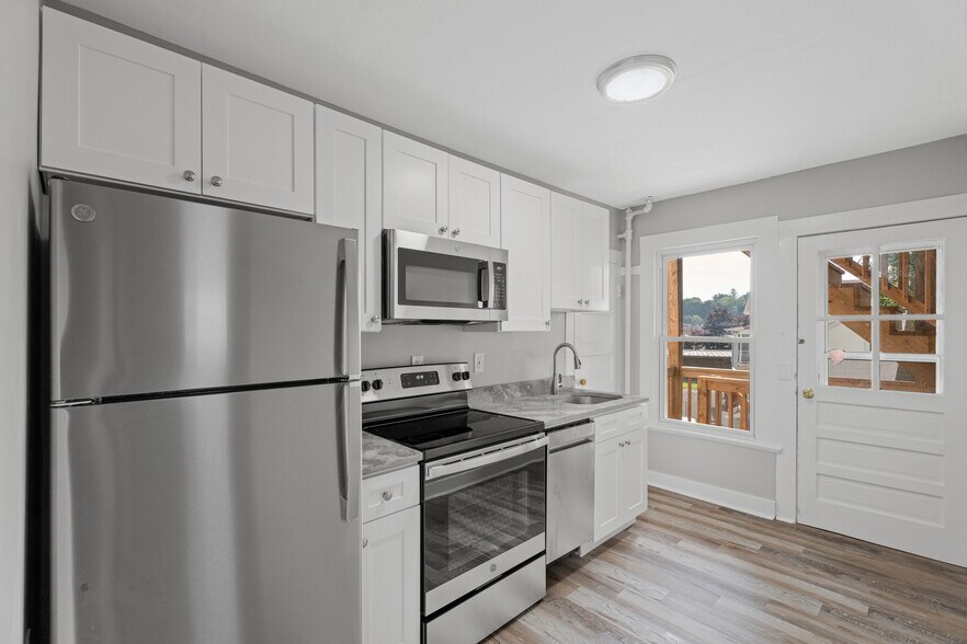 More Photos Of 444-445 West St, Bristol Multifamily For Sale