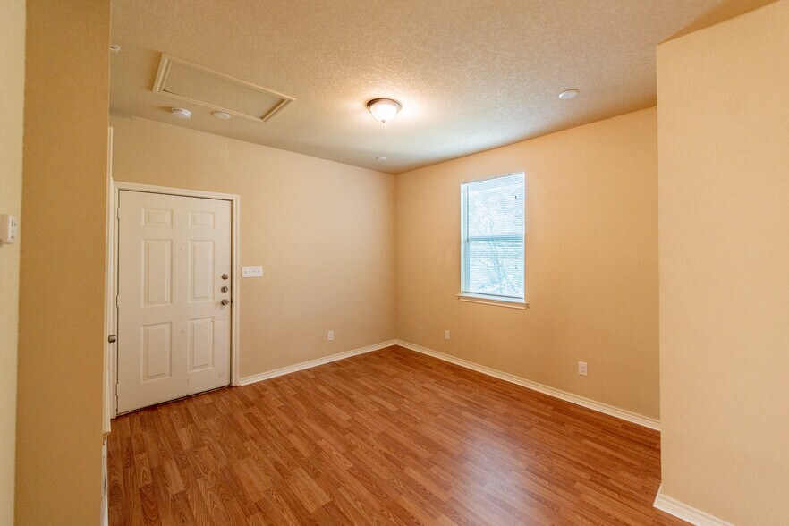More Photos Of 8111 Landing, San Antonio Apartments For Sale