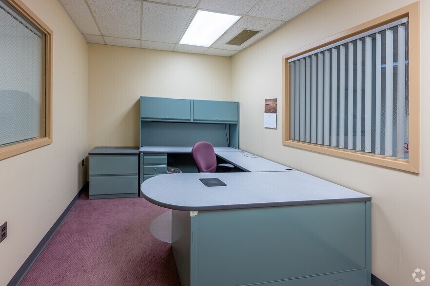 More Photos Of 40 Mulberry St, Middletown Flex For Sale