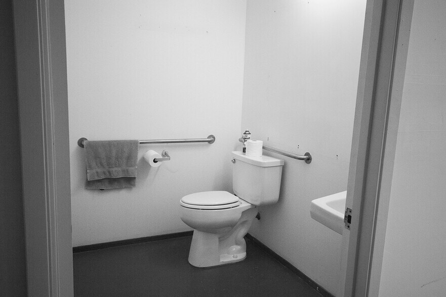 More Photos Of 1190A Shafter Ave, San Francisco Warehouse For Sale