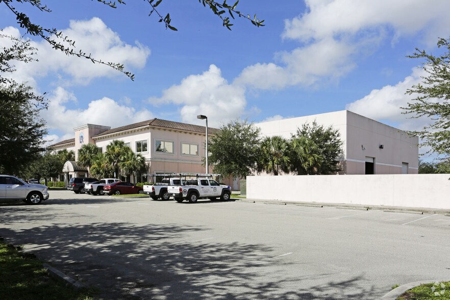 More Photos Of 7959 Drew Cir, Fort Myers Warehouse For Lease