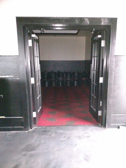 More Photos Of 2055 S Linden Rd, Flint Restaurant For Sale