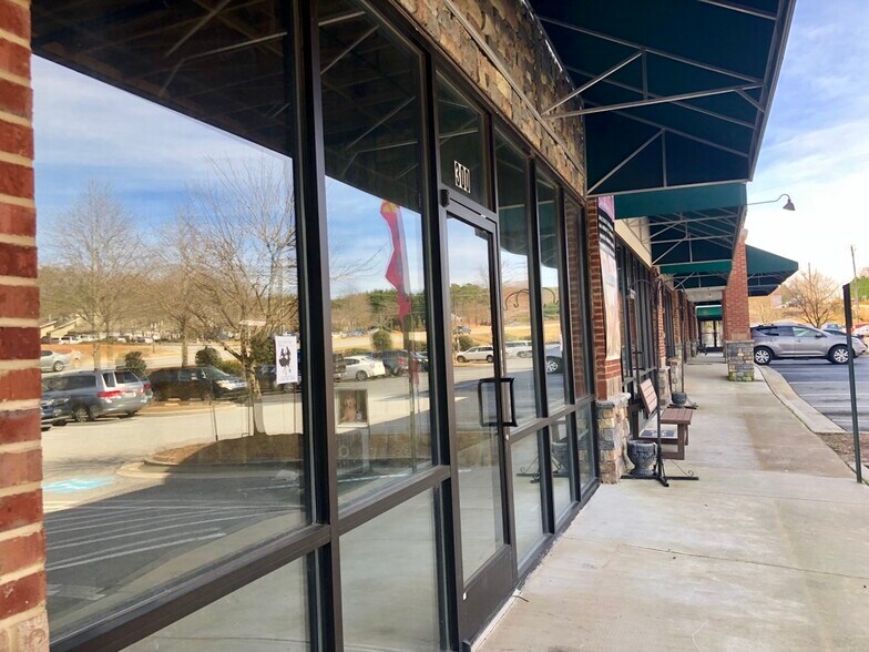 More Photos Of 1910 Eagle Dr, Woodstock Freestanding For Lease