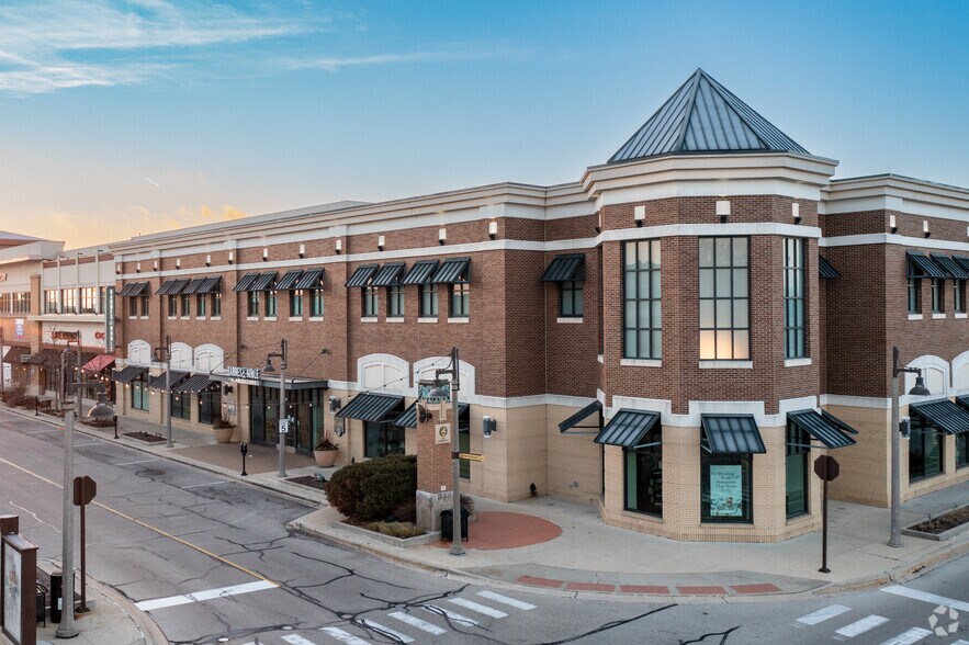 More Photos Of 619-699 E Boughton Rd, Bolingbrook Unknown For Lease