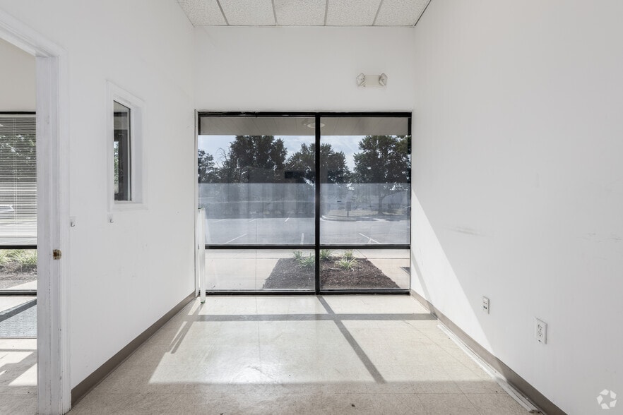 More Photos Of 8221 Preston Ct, Jessup Warehouse For Lease