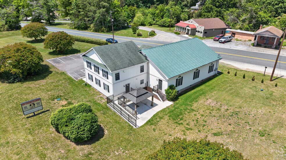 More Photos Of 168 Faulconerville Dr, Amherst Flex For Sale